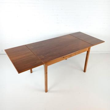 Vintage eettafel uitschuifbaar beschikbaar voor biedingen