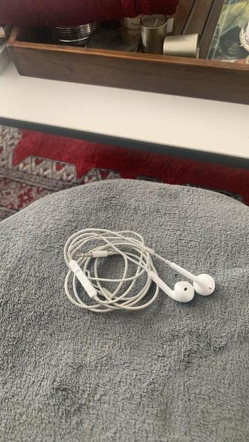 Originele Apple oortjes (3.5mm jack) – €8 beschikbaar voor biedingen