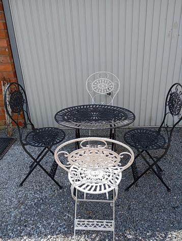 Mooi Zware Ijzeren Tuinset met 4 Stoelen en Ovaal Tafel beschikbaar voor biedingen