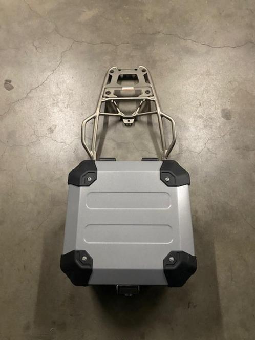 Aprilia Tuareg 660 top case + bracket, Motoren, Accessoires | Koffers en Tassen, Zo goed als nieuw, Ophalen