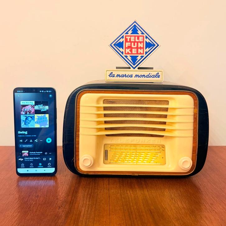 VINTAGE BUIZENRADIO TELEFUNKEN MIGNONETTE MILAAN BLUETOOTH, Antiek en Kunst, Antiek | Tv's en Audio, Verzenden