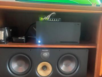 Xbox series x 1tb + lader batterij beschikbaar voor biedingen