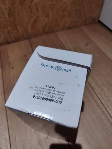 100 Luxe enveloppen - gevergeerd - 120g beschikbaar voor biedingen