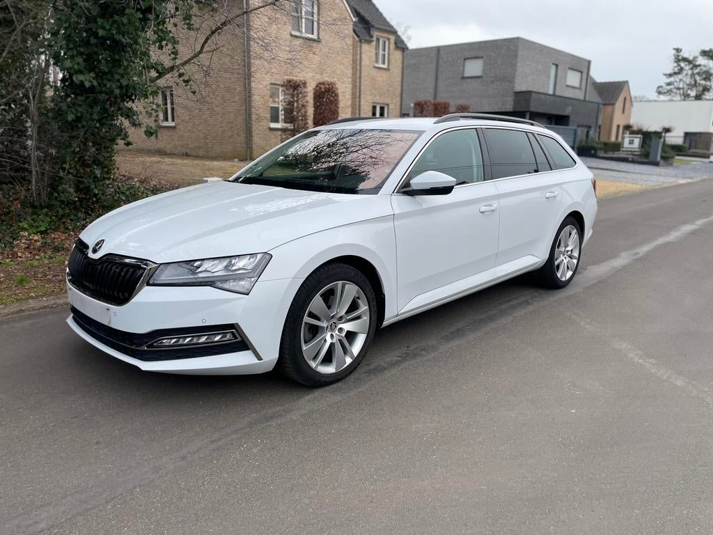 SKODA SUPERB IV HYBRIDE 57.700 dkm, Auto's, Skoda, Particulier, Superb, ABS, Achteruitrijcamera, Adaptieve lichten, Adaptive Cruise Control