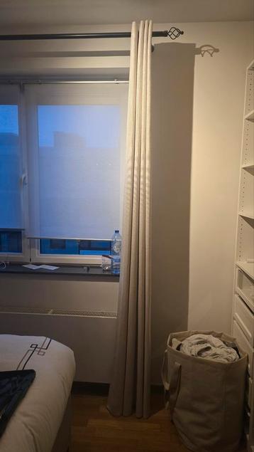 Rideau plus tringle en bois beige blanchi beschikbaar voor biedingen