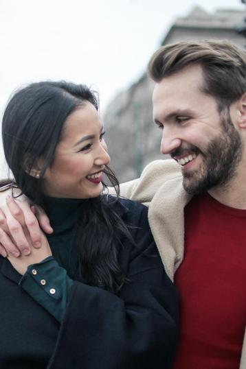 Man zoekt vrouw, voor een leuke chat, date en fijne relatie beschikbaar voor biedingen