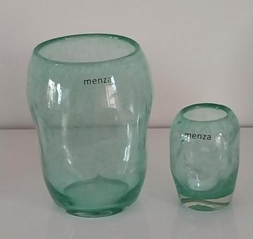 Mooie decoratieve vazen met deuken kleur zacht aqua beschikbaar voor biedingen