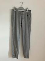Jogging Nike femme taille S, Vêtements | Femmes, Enlèvement ou Envoi