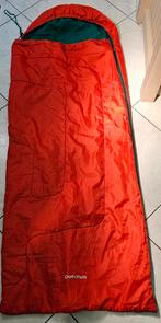Sac de couchage Quechua à capuche rouge/vert, Caravanes & Camping, Enlèvement ou Envoi, Utilisé
