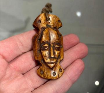 1930 hanger amulet Congo Afrika Lega Bot Been + Certificaat beschikbaar voor biedingen