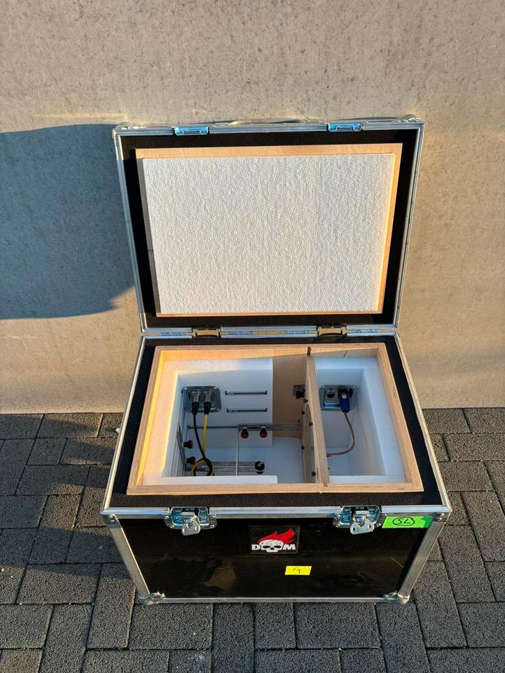 Box of Doom - isolatie cabinet - gebruikt door Testament, Musique & Instruments, Boîtiers & Valises, Comme neuf, Flight case, Enlèvement