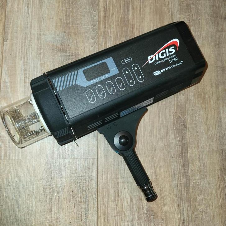 2x studio flitser digis D-600 aurora lite, Audio, Tv en Foto, Fotografie | Fotostudio en Toebehoren, Gebruikt, Lamp of Flitsset