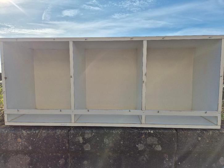 Twee broedkooien (wit), Animaux & Accessoires, Oiseaux | Cages & Volières, Utilisé, Cage d'élevage, Bois, Enlèvement