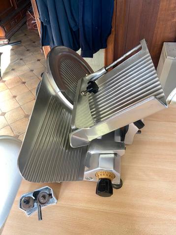 Snijmachine ABM (italiaans) beschikbaar voor biedingen
