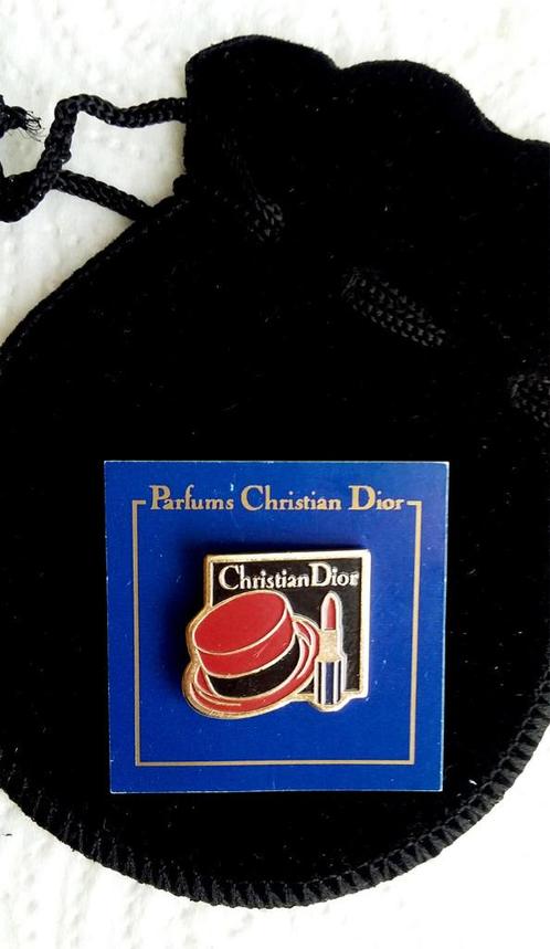 Zeer mooie Christian Dior speld/broche in fluwelen zakje, Verzamelen, Speldjes, Pins en Buttons, Nieuw, Speldje of Pin, Verzenden
