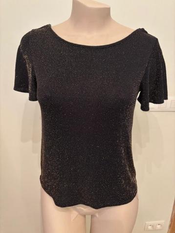 Feestelijke Tshirt – Zwart met gouden glitters beschikbaar voor biedingen