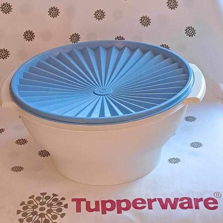 saladier Tupperware 4 L + couvercle en forme d'étoile, Maison & Meubles, Cuisine| Tupperware, Neuf, Bleu, Blanc, Enlèvement ou Envoi