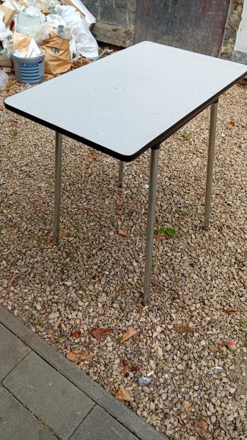 Prachtig bijzet keukentafel ongeveer een meter op een halve, Huis en Inrichting, Tafels | Statafels, Gebruikt, Ophalen