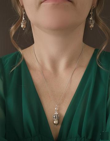 Dolce Luna Sieradenset – Oorbellen & Hanger Ketting beschikbaar voor biedingen