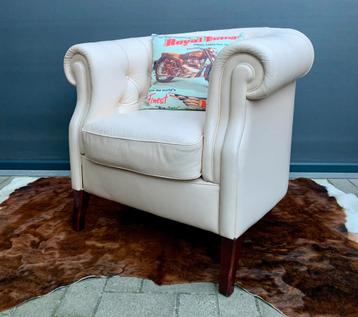 Vintage Chesterfield clubfauteuil in crème wit leer