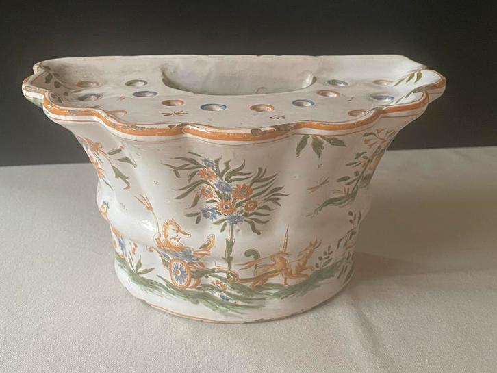 Zeldzame Pique fleurs Moustiers. 18e E gesigneerd alegorisch, Antiquités & Art, Antiquités | Céramique & Poterie, Envoi
