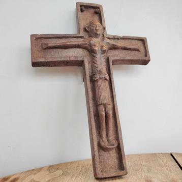 Croix Bakongo en bois sculpté beschikbaar voor biedingen
