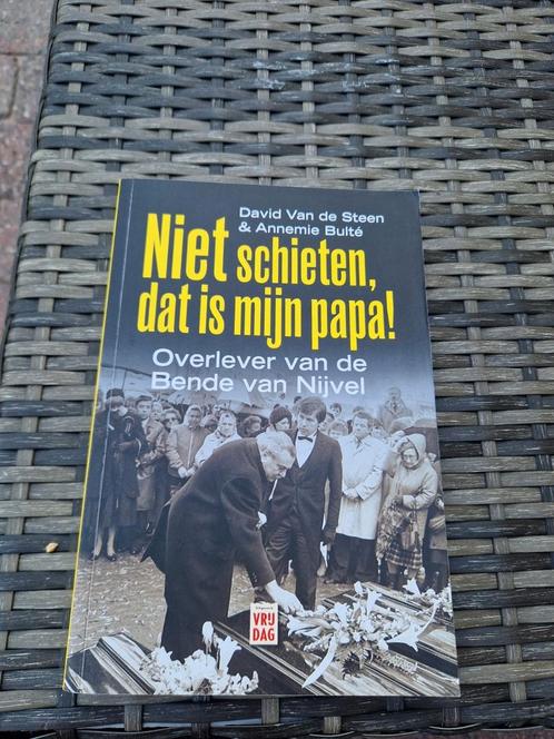 Annemie Bulté - Niet schieten, dat is mijn papa!, Boeken, Overige Boeken, Zo goed als nieuw, Ophalen of Verzenden