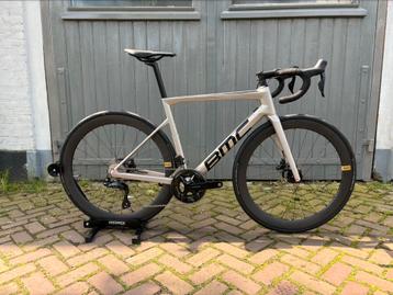 BMC TEAMMACHINE SLR FIVE CARBON MT:56/54 DI2 12 SP ‘23 ZGAN!