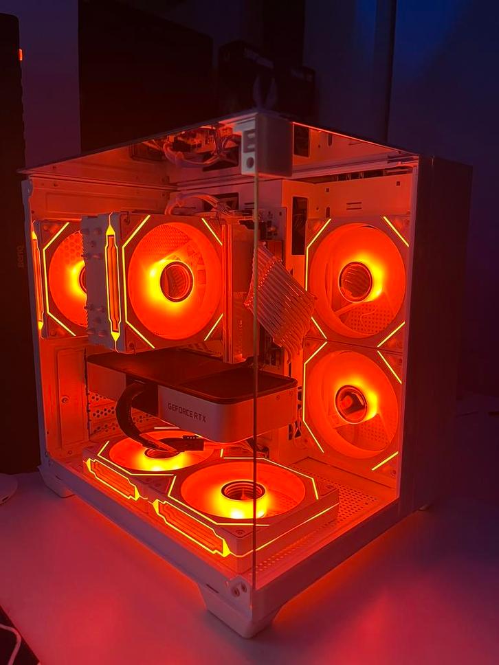 Witte gaming pc: rtx, Games en Spelcomputers, Games | Pc, Zo goed als nieuw, 3 spelers of meer, Vanaf 12 jaar, Online, Ophalen