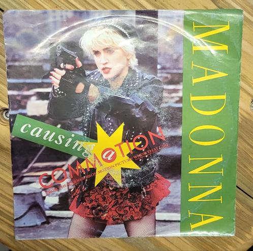 Madonna vinyl single causing @ commotion, Verzamelen, Muziek, Artiesten en Beroemdheden, Zo goed als nieuw, Ophalen of Verzenden