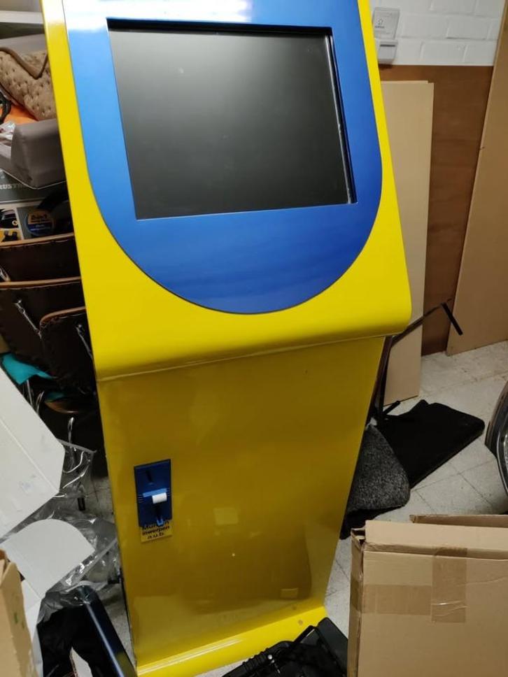 Touchscreen kiosk, Computers en Software, Desktop Pc's, Gebruikt, 2 tot 3 Ghz, HDD, 8 GB, Met videokaart, Met monitor, Ophalen