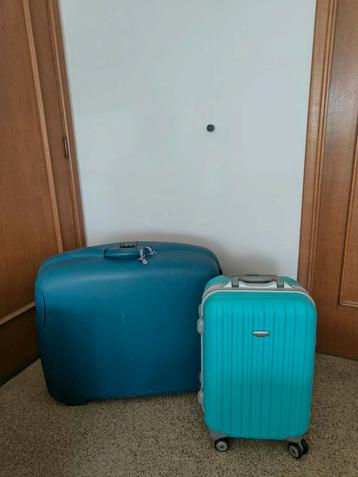 Joli ensemble de valises de voyage en très bon état 