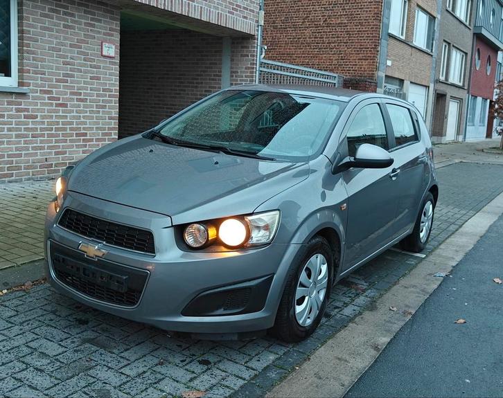 Chevrolet Aveo 1.2i prêt à immatriculée., Autos, Chevrolet, Particulier, Aveo, ABS, Airbags, Air conditionné, Alarme, Bluetooth