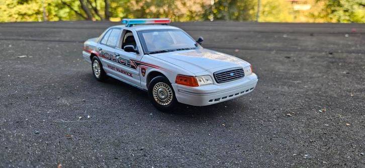 1:18 Ford Crown Victoria West Warwick Police Motormax, Hobby en Vrije tijd, Modelauto's | 1:18, Zo goed als nieuw, Auto, Motormax