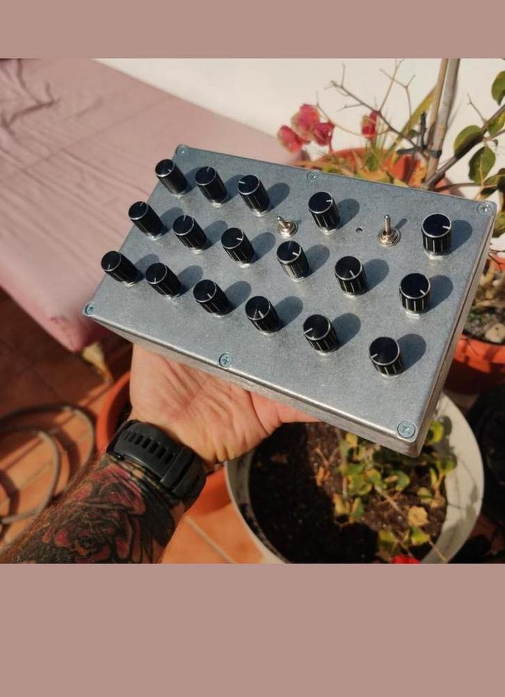 Lefty's Sound Lab/King Drone The Great, Musique & Instruments, Synthétiseurs, Enlèvement ou Envoi