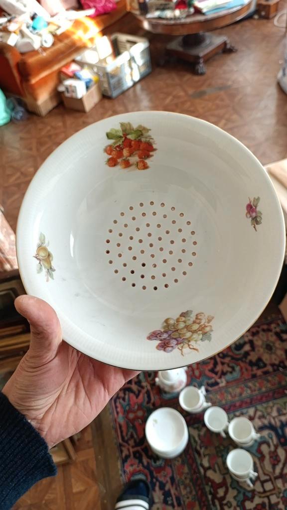 Magnifique passoire ancienne en porcelaine, Antiquités & Art, Antiquités | Porcelaine, Enlèvement ou Envoi