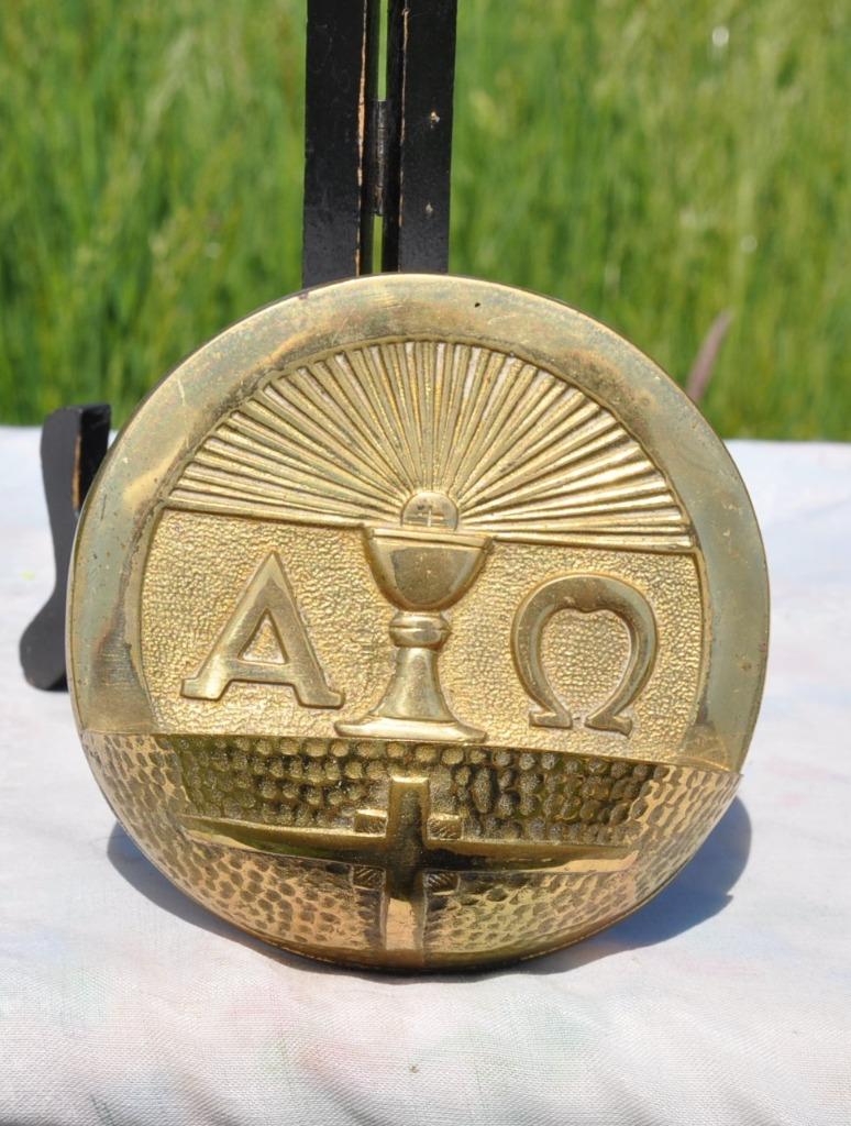 benitier rond en laiton decor calice, Antiquités & Art, Antiquités | Objets religieux, Enlèvement ou Envoi