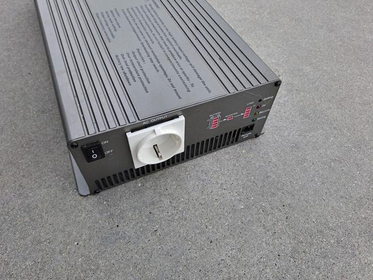 Omvormer vlakke sinus 12v-220v, Caravans en Kamperen, Mobilhome-accessoires, Ophalen of Verzenden