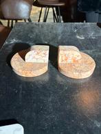 Marmeren boekenhouders, Ophalen