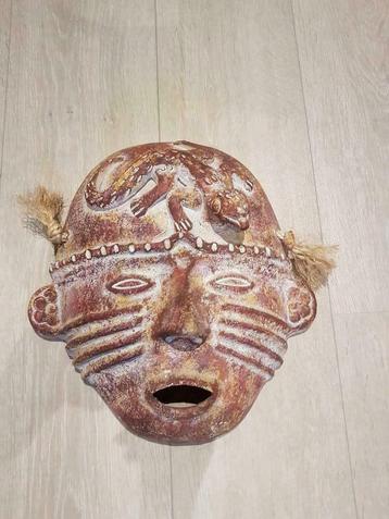 Stenen masker uit Mexico beschikbaar voor biedingen