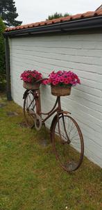 Oude fiets - decoratie, Tuin en Terras, Bloembakken en Plantenbakken, Zo goed als nieuw, Ophalen