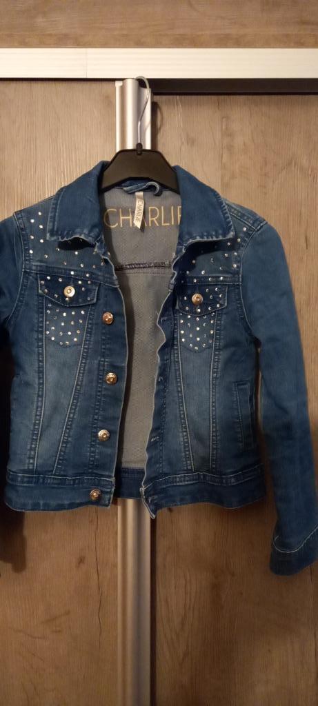 blauw jeans vest jas met steentjes Charlie maat 128, Kinderen en Baby's, Kinderkleding | Maat 128, Zo goed als nieuw, Meisje, Jas