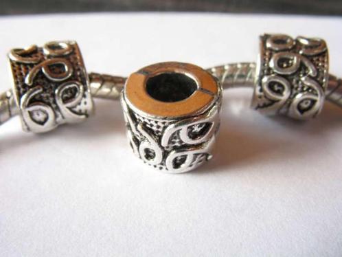 Tibetaans zilveren bedel: 96, Bijoux, Sacs & Beauté, Bracelets à breloques, Neuf, Autres marques, Autres matériaux, 4 bracelets à breloques ou plus