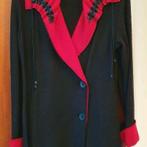 NEGEN!!! Zwarte en rode lange jas - maat 2, Kleding | Dames, Jassen | Winter, Ophalen, Nieuw, Zwart
