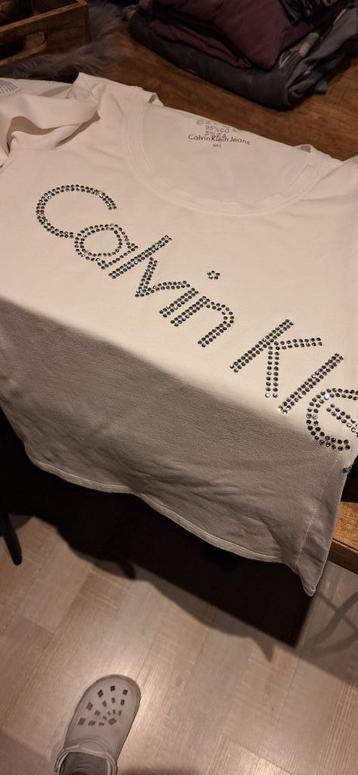 Witte t-shirt met lange mouw beschikbaar voor biedingen