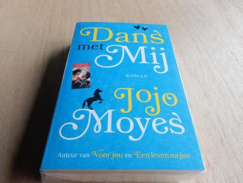 nr.1327 - Dans met mij - Jojo Moyes, Boeken, Romans, Ophalen of Verzenden