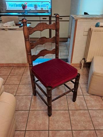 6 eiken stoelen  beschikbaar voor biedingen