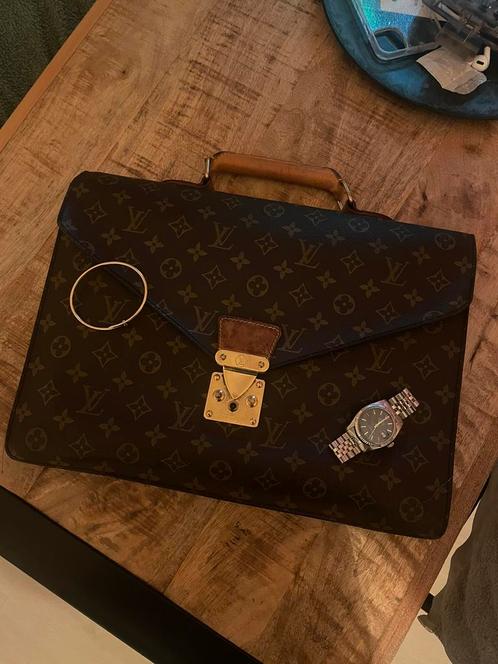 Louis Vuitton Monogram Serviette Conseiller Briefcase, Bijoux, Sacs & Beauté, Sacs | Sacs à dos, Comme neuf, Enlèvement ou Envoi