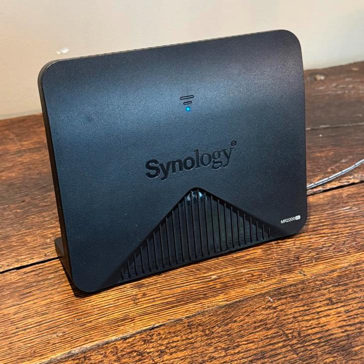 Synology router model MR2200AC, functioneert 100% (4/8), Computers en Software, Routers en Modems, Zo goed als nieuw, Router, Ophalen of Verzenden