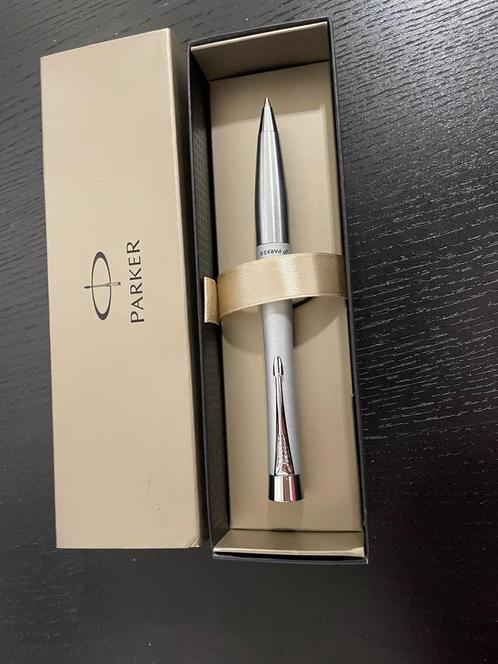 ️ Nieuwe zilveren Parker Urban balpen met originele doos, Verzamelen, Pennenverzamelingen, Nieuw, Balpen, Parker, Met doosje, Ophalen of Verzenden